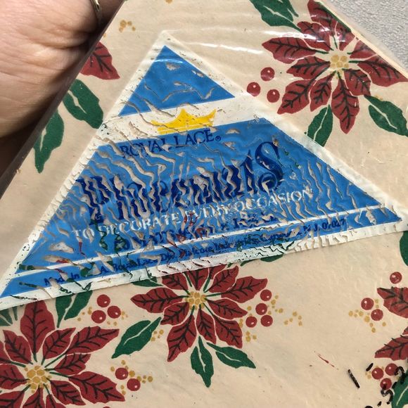 Royal Lace Vintage Paper Placemats, USA, Poinsettias, Qty 50, Christmas Table - Picture 2 of 7